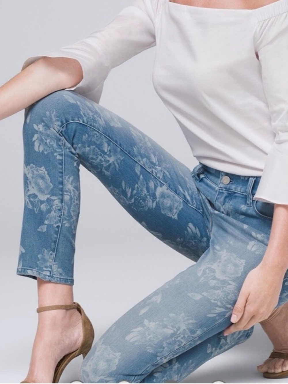 White House Black Market Mid-Rise Rose Print Slim Ankle Jeans Size 4